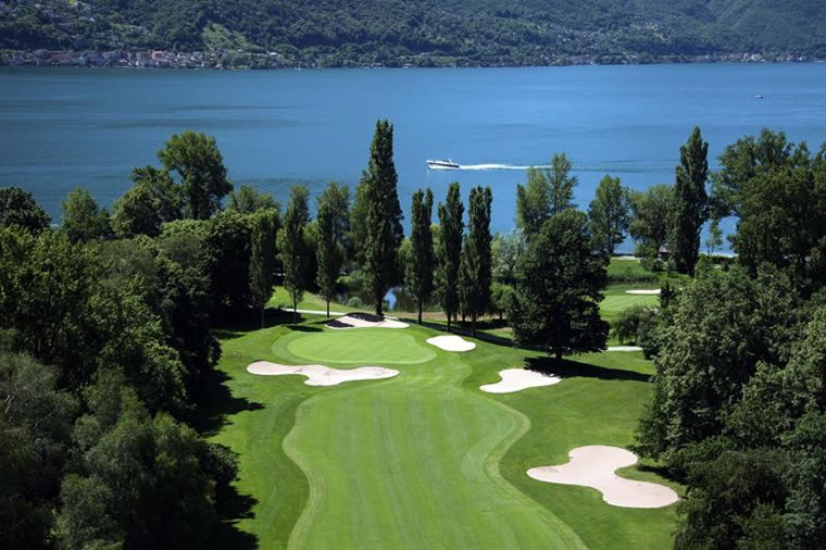 Golf · Green con vista lago